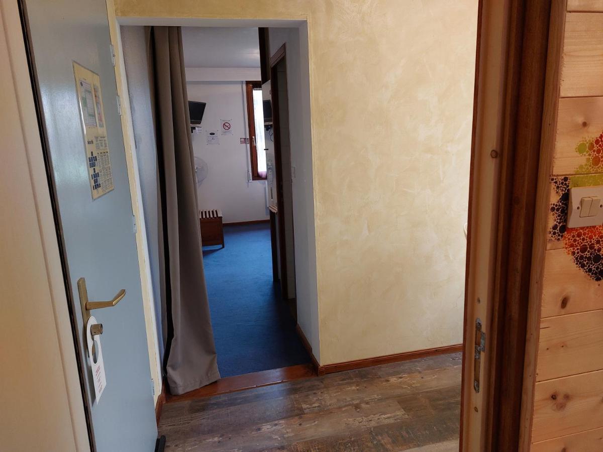 Le Magiot Hotel Montliot-et-Courcelles Buitenkant foto