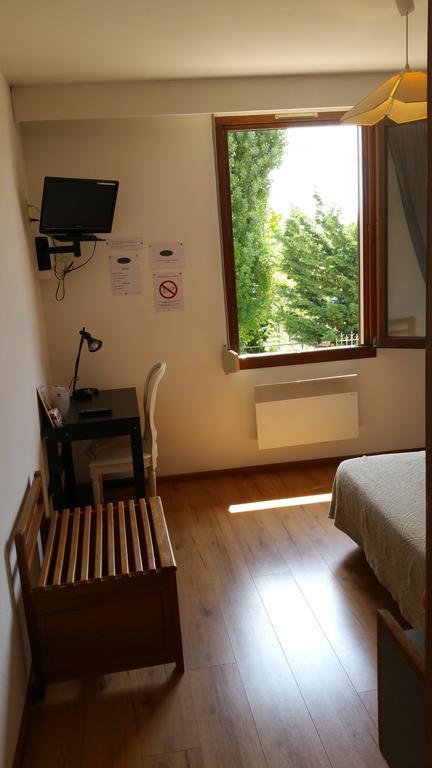 Le Magiot Hotel Montliot-et-Courcelles Kamer foto