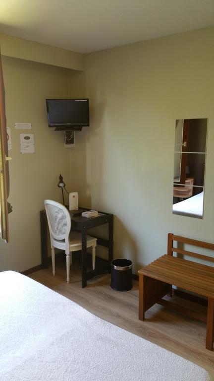 Le Magiot Hotel Montliot-et-Courcelles Kamer foto
