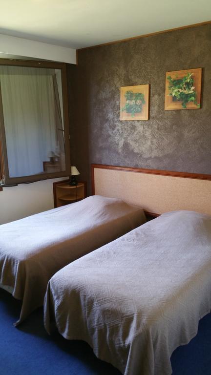 Le Magiot Hotel Montliot-et-Courcelles Kamer foto