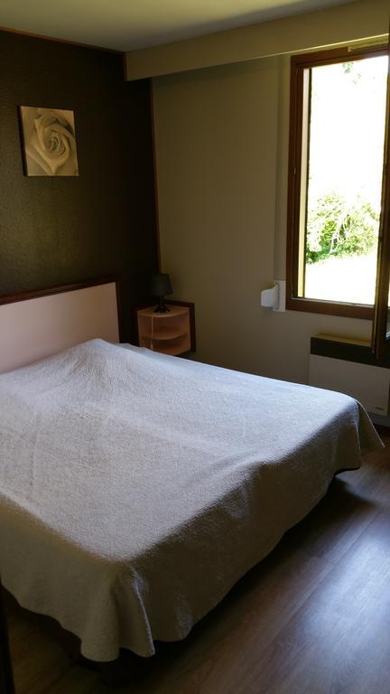 Le Magiot Hotel Montliot-et-Courcelles Kamer foto