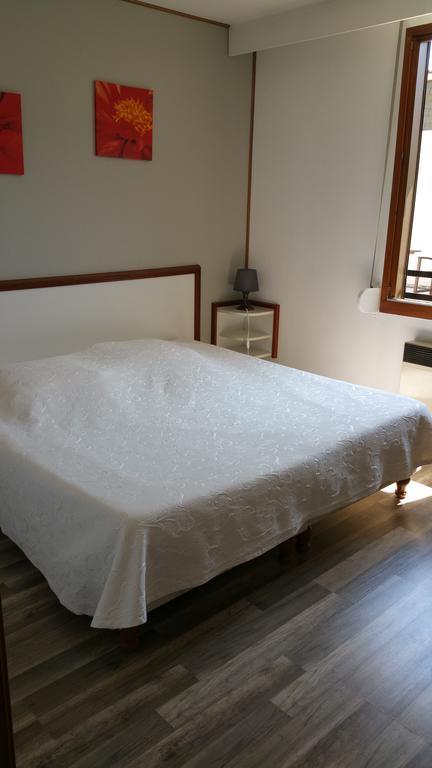 Le Magiot Hotel Montliot-et-Courcelles Kamer foto