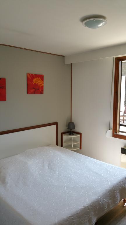 Le Magiot Hotel Montliot-et-Courcelles Kamer foto