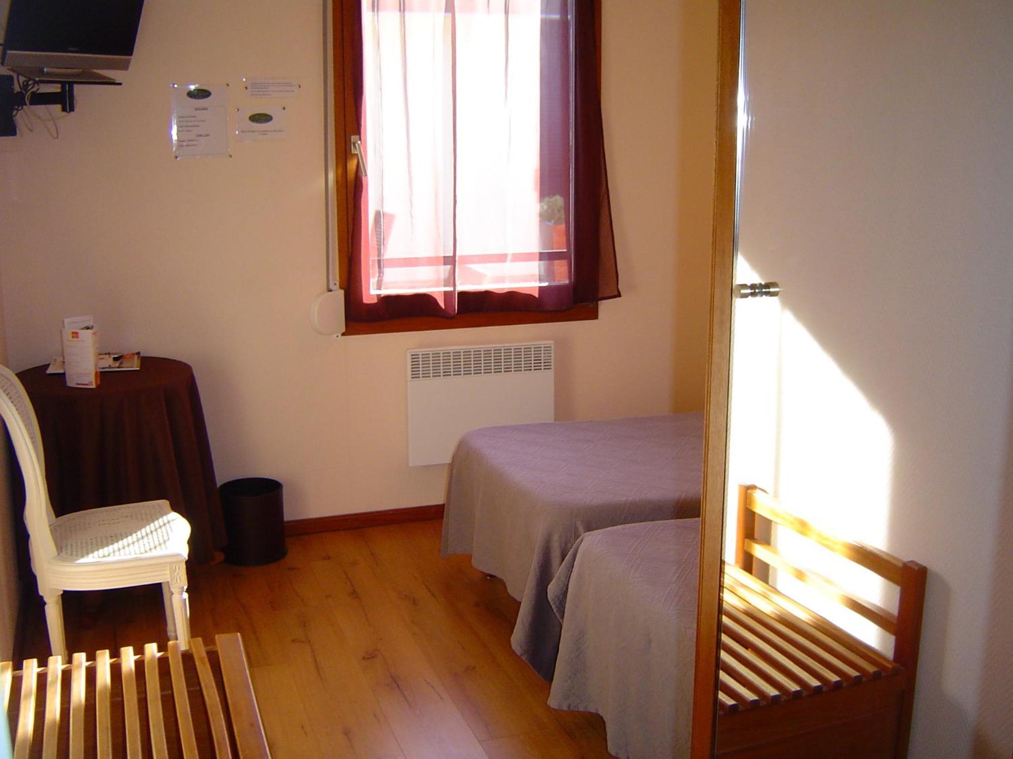 Le Magiot Hotel Montliot-et-Courcelles Kamer foto